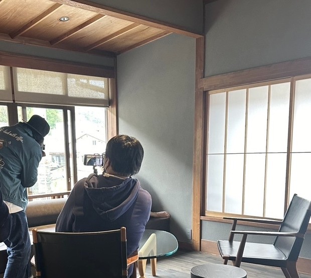 亀カメラ 裏話】3月号は城崎ロケ後編！ 晴れ男ぶりを発揮した亀梨さん