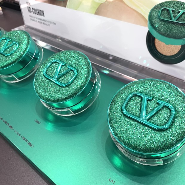 ヴァレンティノの新色リップをスウォッチ！ グリーンのクッション