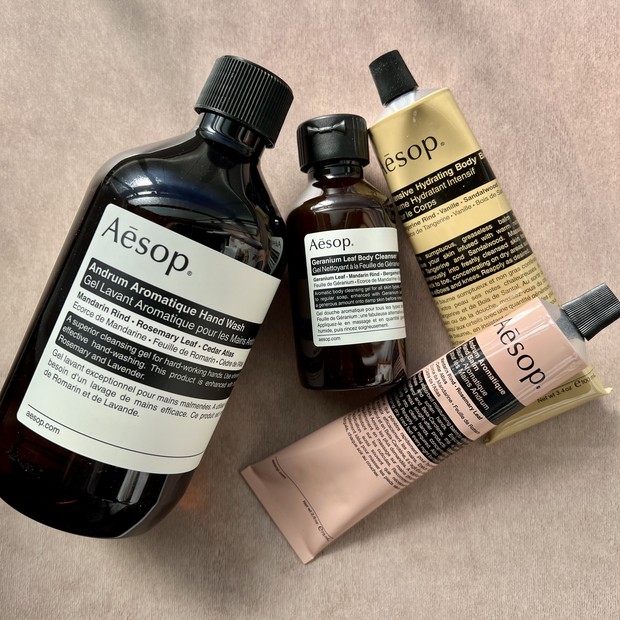 イソップから、ハンドケア&ボディケアアイテムが詰まった限定キットが
