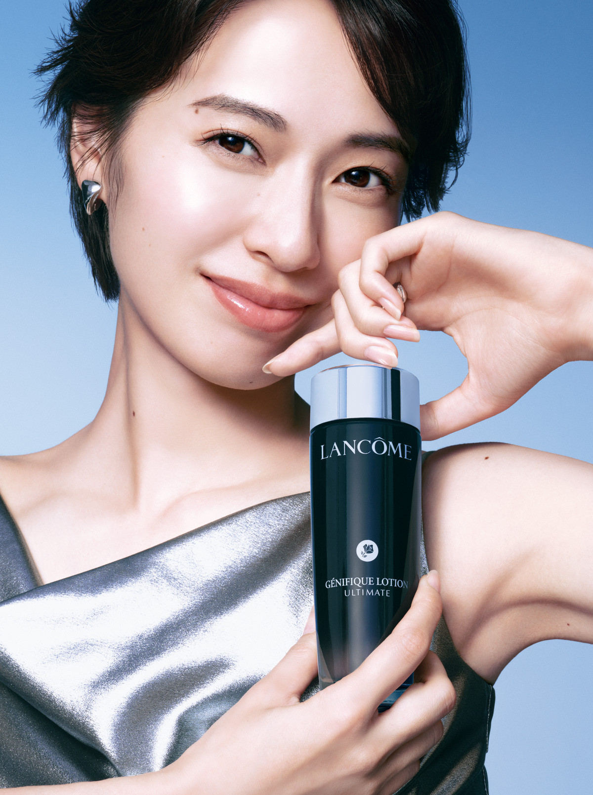 お手本は戸田恵梨香さんの圧巻美肌【ジェニフィックの新・化粧水】で