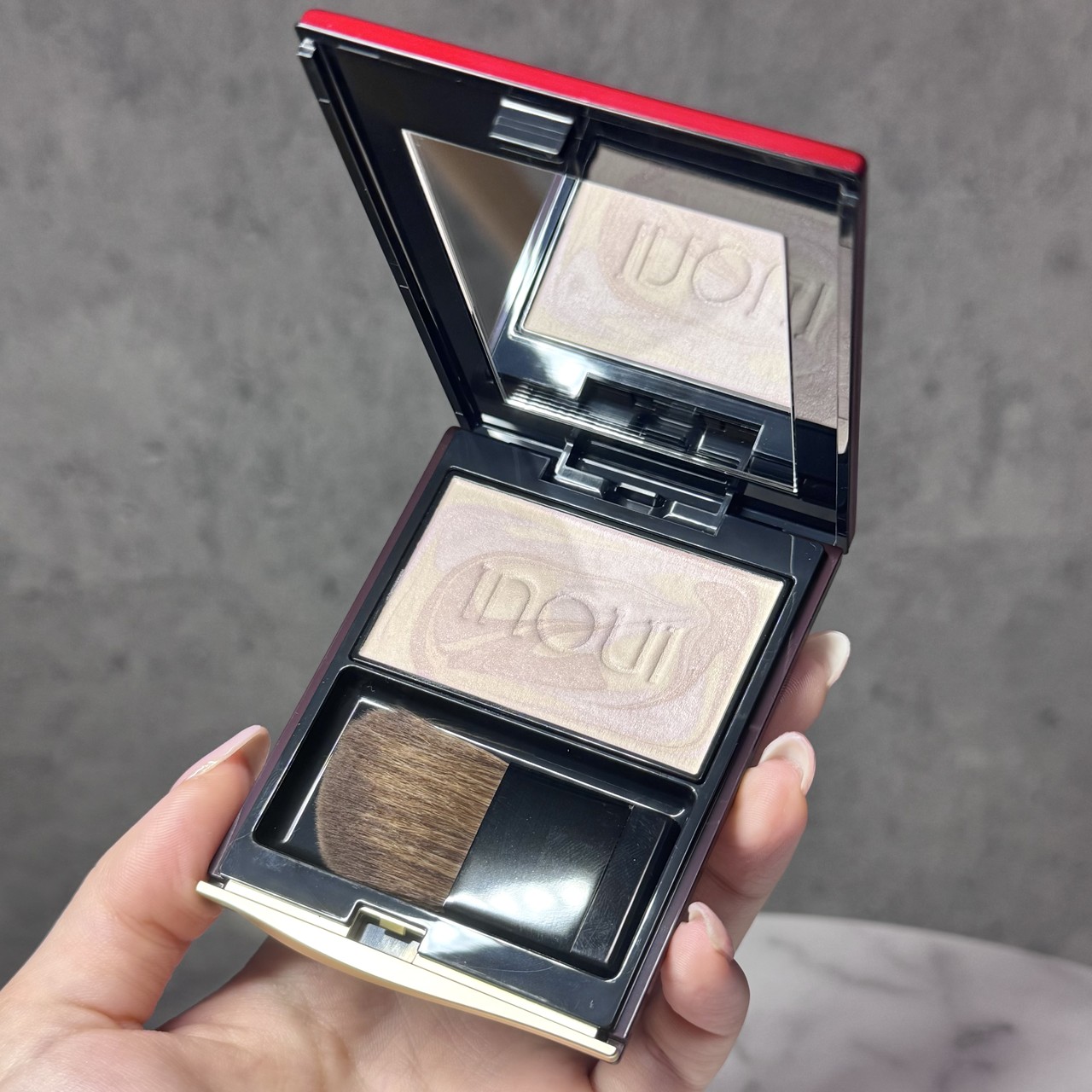 8/21数量限定】インウイ プレストパウダーを徹底レビュー｜光で骨格を