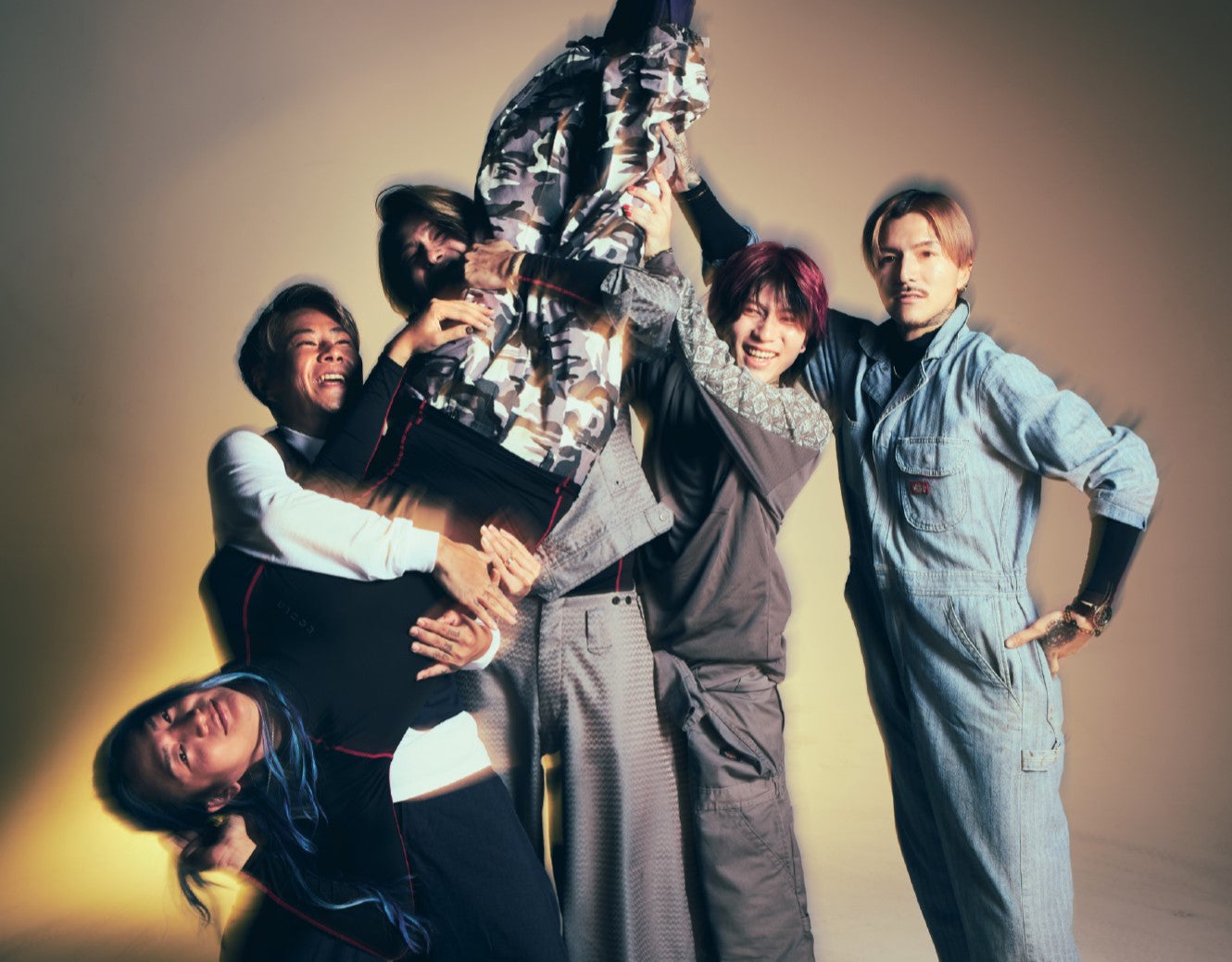 レぺゼンフォックス、5人のあどけない表情・DJ社長＆ふぉいのクールな