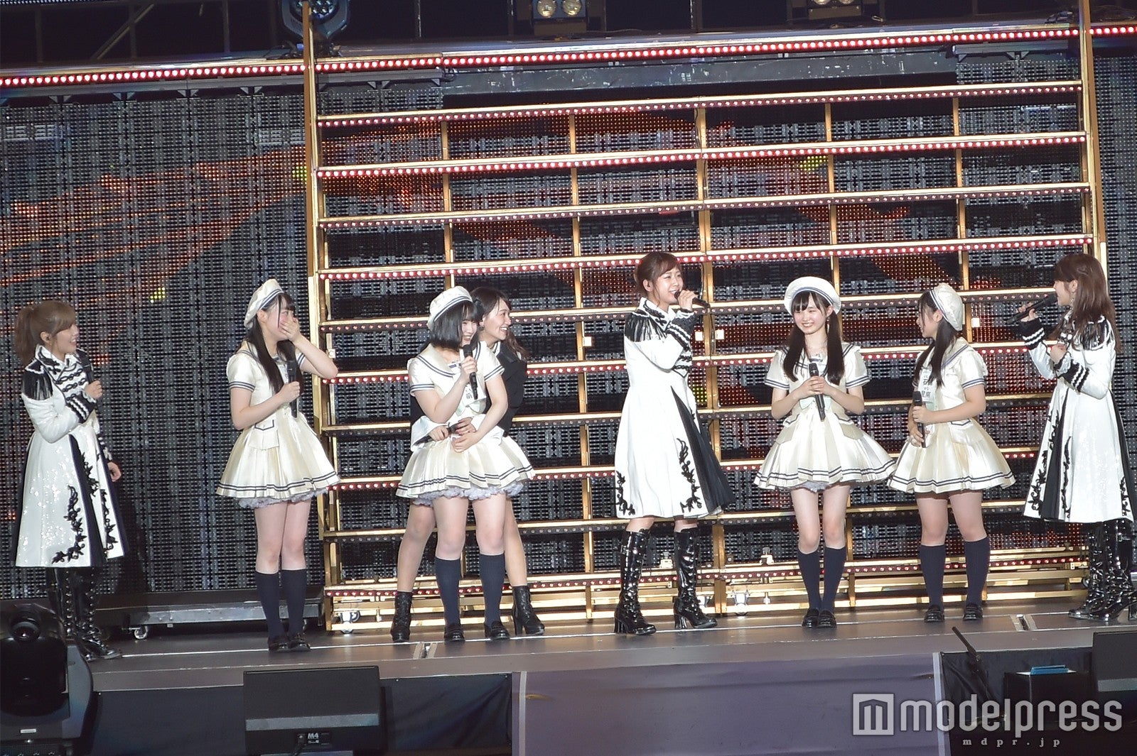 AKB48、宮脇咲良ら兼任メンバーとの別れに涙＜夜公演セットリスト