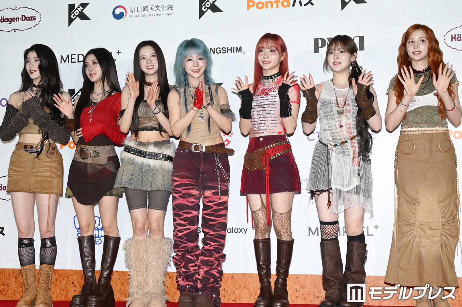 Kep1erヒュニンバヒエ、新曲「Yum」を5文字で表現 美スタイル際立つ