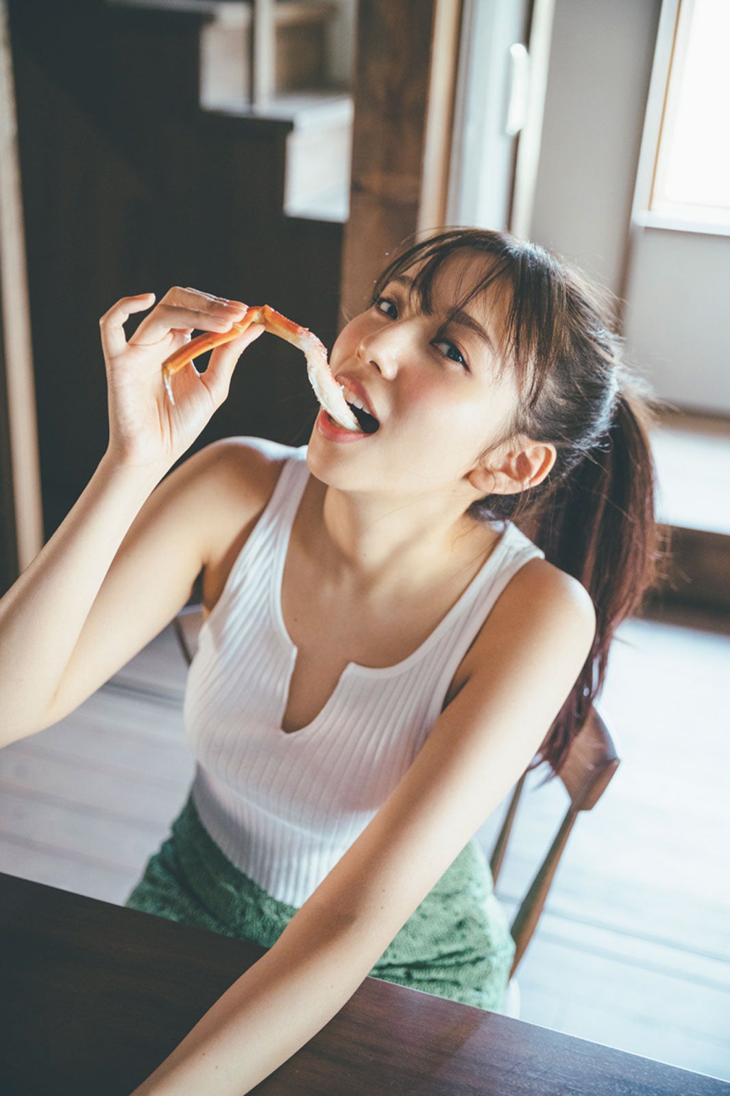 乃木坂46新内眞衣、4年ぶりランジェリー＆水着披露 2nd写真集決定