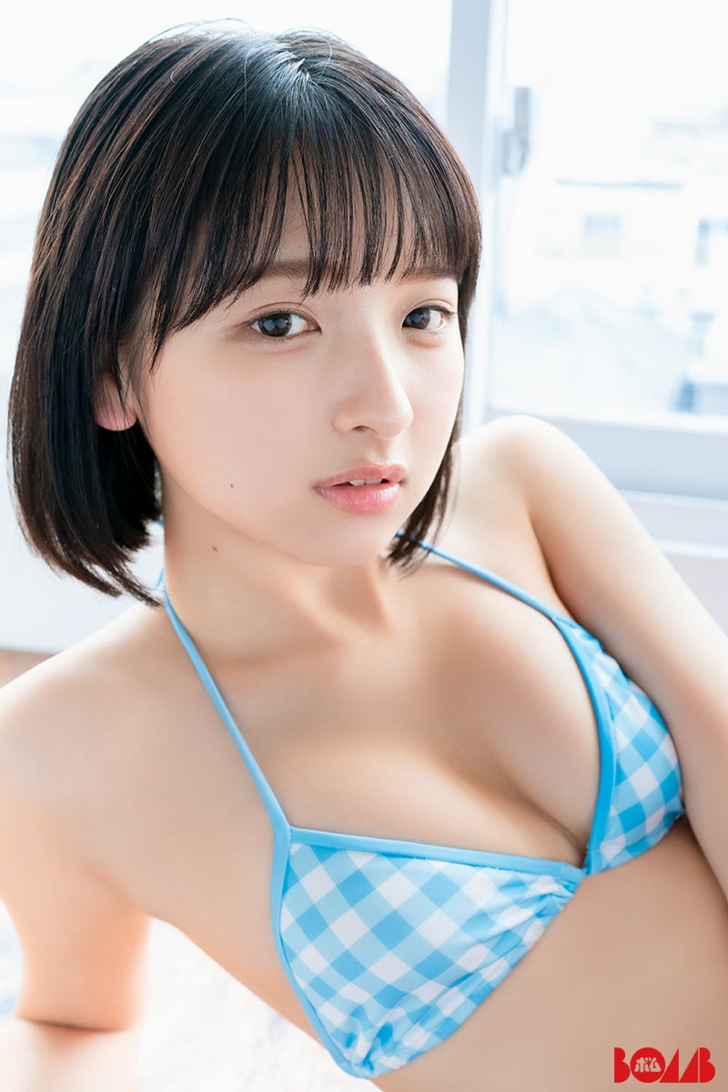 シャルロット一ノ瀬瑠菜、透明感際立つビキニ姿に釘付け あどけない