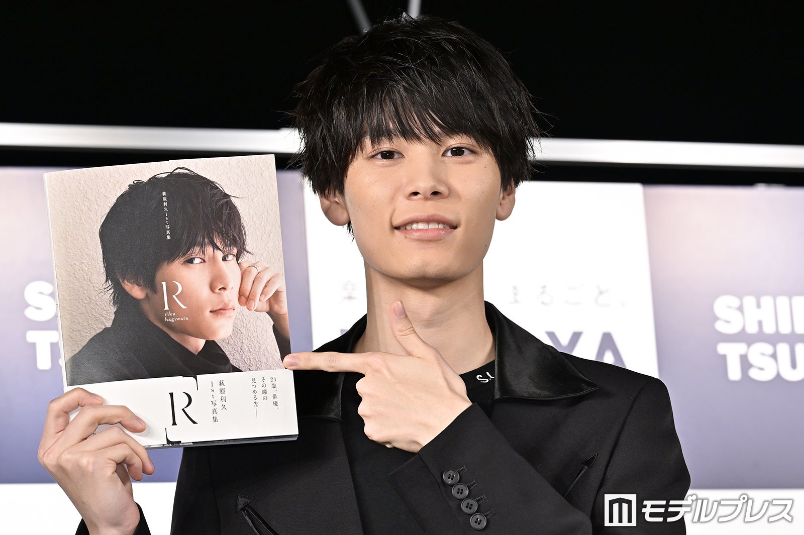 萩原利久1st写真集「R」 直筆サイン本 萩原利久1st写真集「R」 直筆