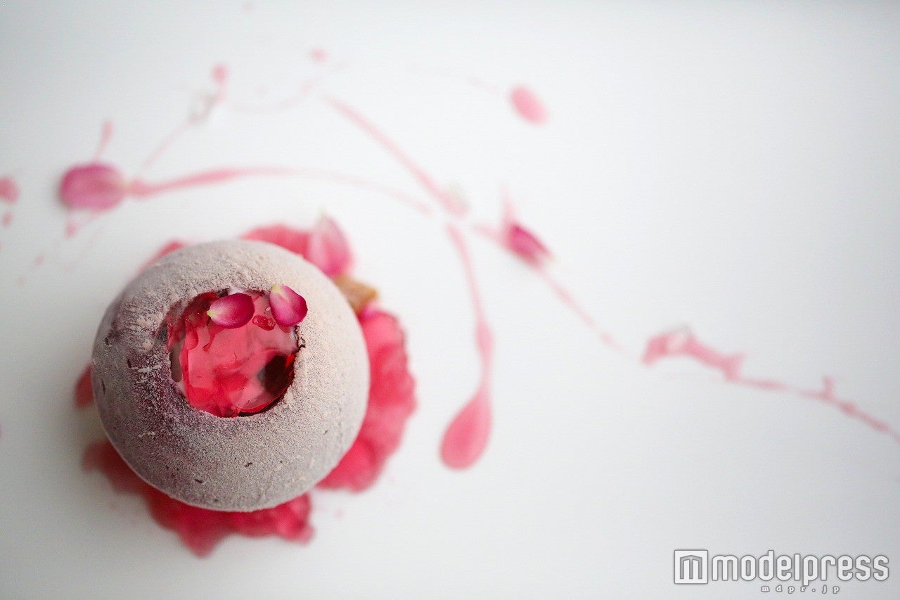 シンガポール発デザートバー日本初上陸 アート級の繊細な美しさに