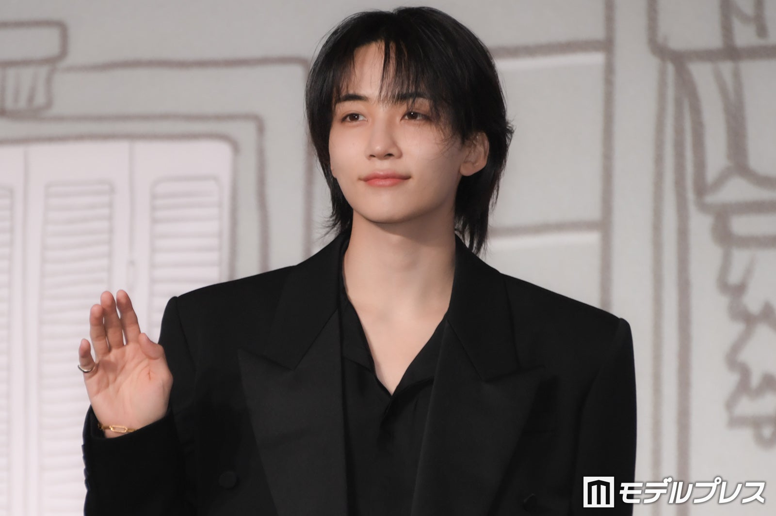 兵役中のSEVENTEENジョンハン、沖縄での写真に反響続々「びっくり