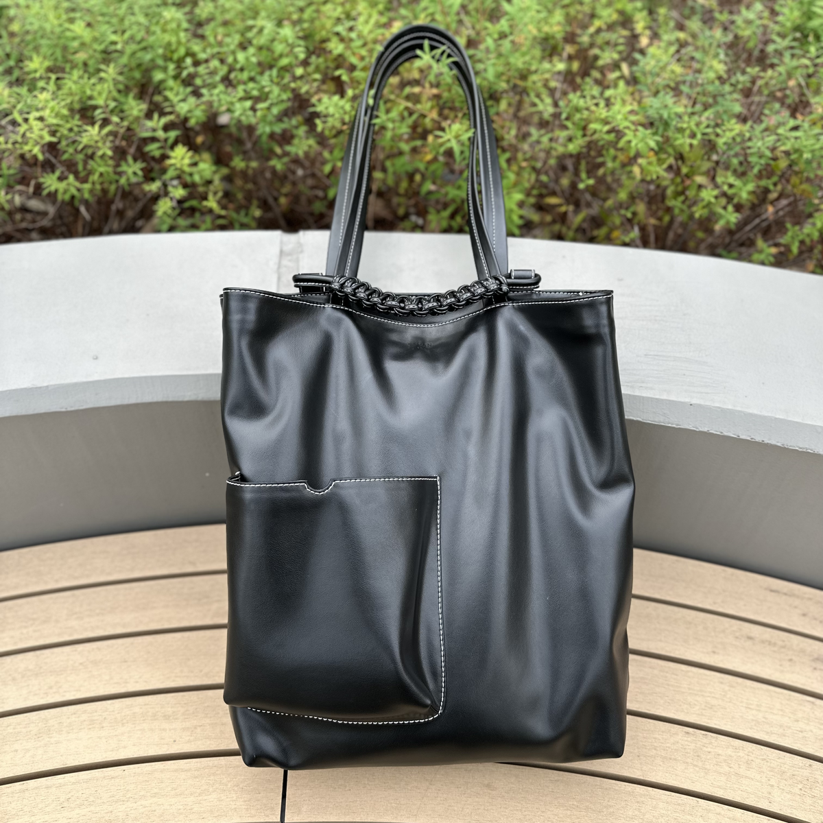 A4・ノートPCもすっぽり収納！ 【SAGAN VIENNA （サガン ヴィエンナ