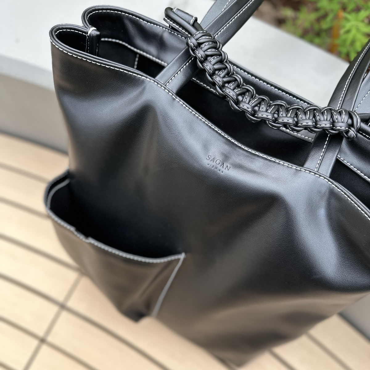 A4・ノートPCもすっぽり収納！ 【SAGAN VIENNA （サガン ヴィエンナ