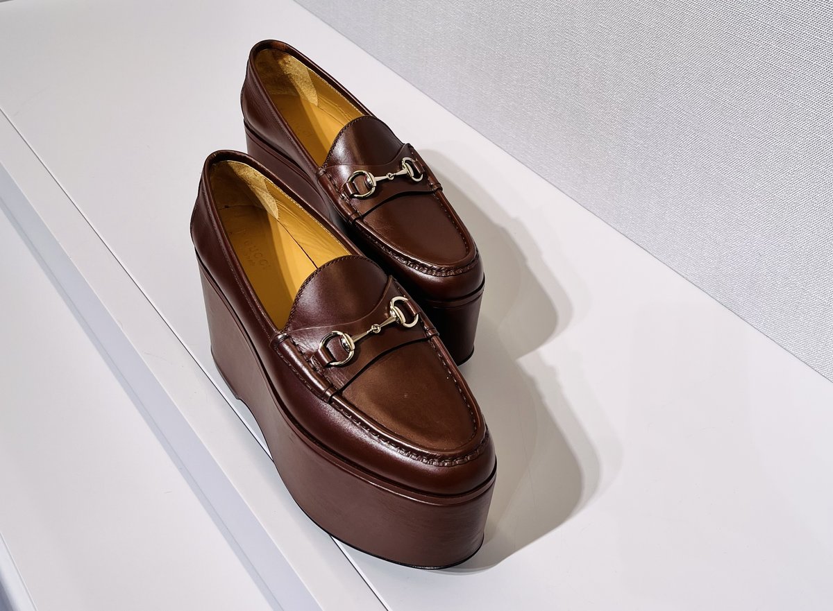 グッチ】のホースビットローファーを、もっと早く買えばよかった