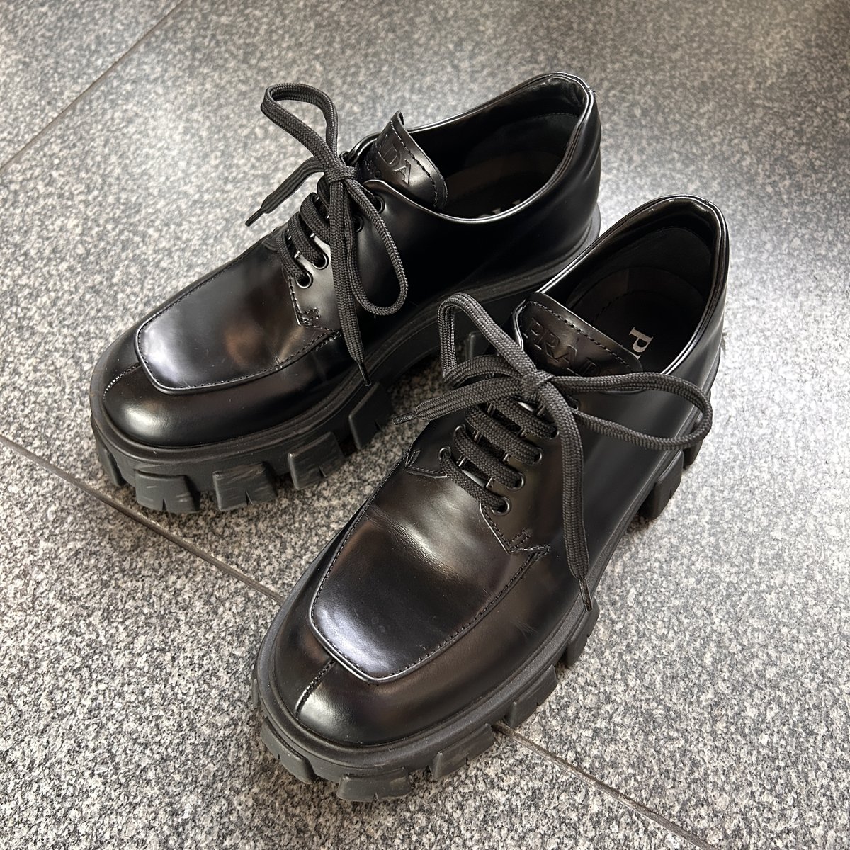 プラダ】の「モノリス」を購入した話。全力疾走できるレースアップ