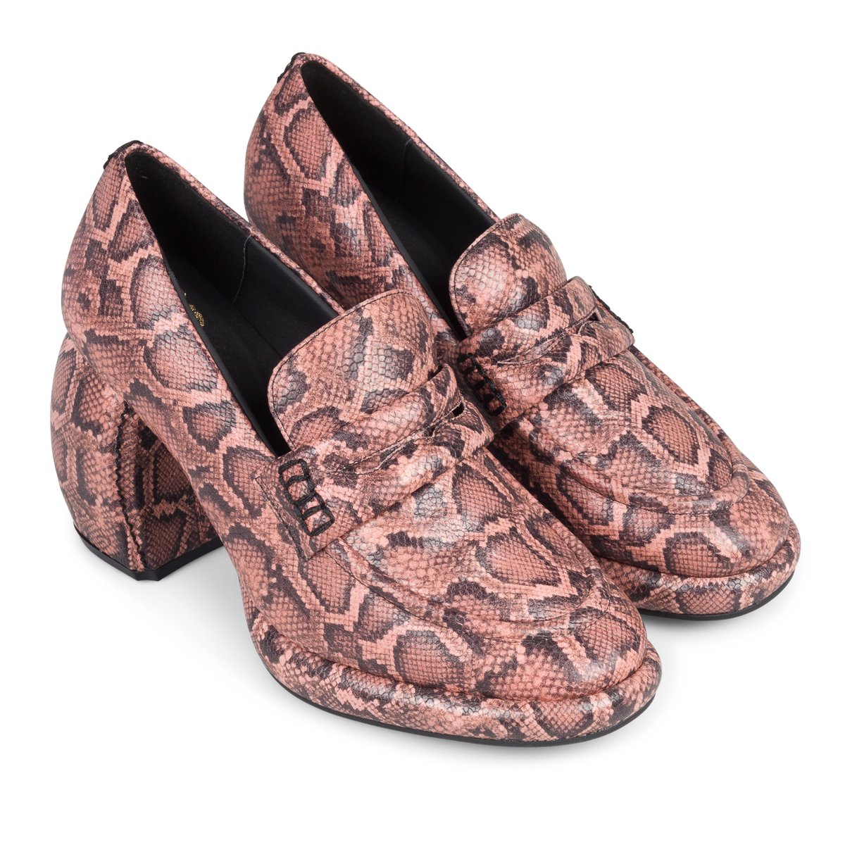 究極の履き心地にフォーカスした、【クラークス】とマーティン・ローズ