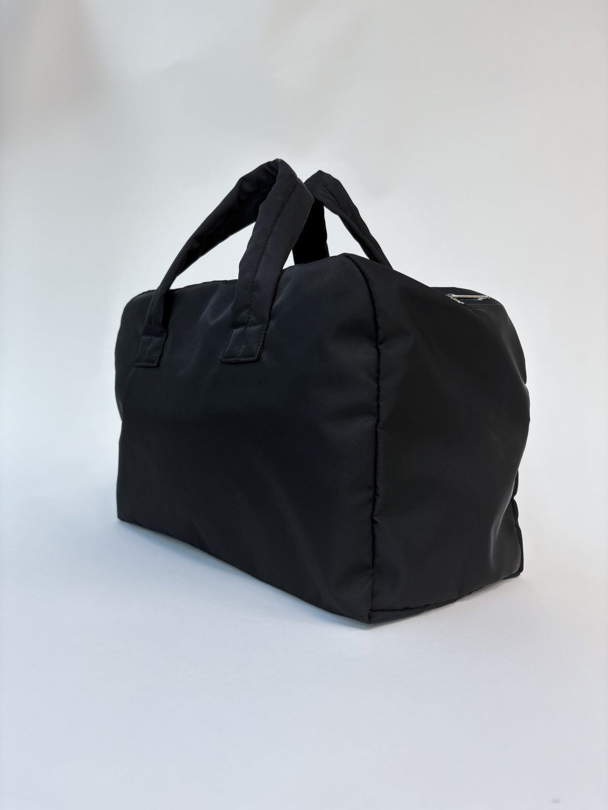 1泊2日の出張も安心！ 【コム デ ギャルソン】の大容量ナイロンバッグ