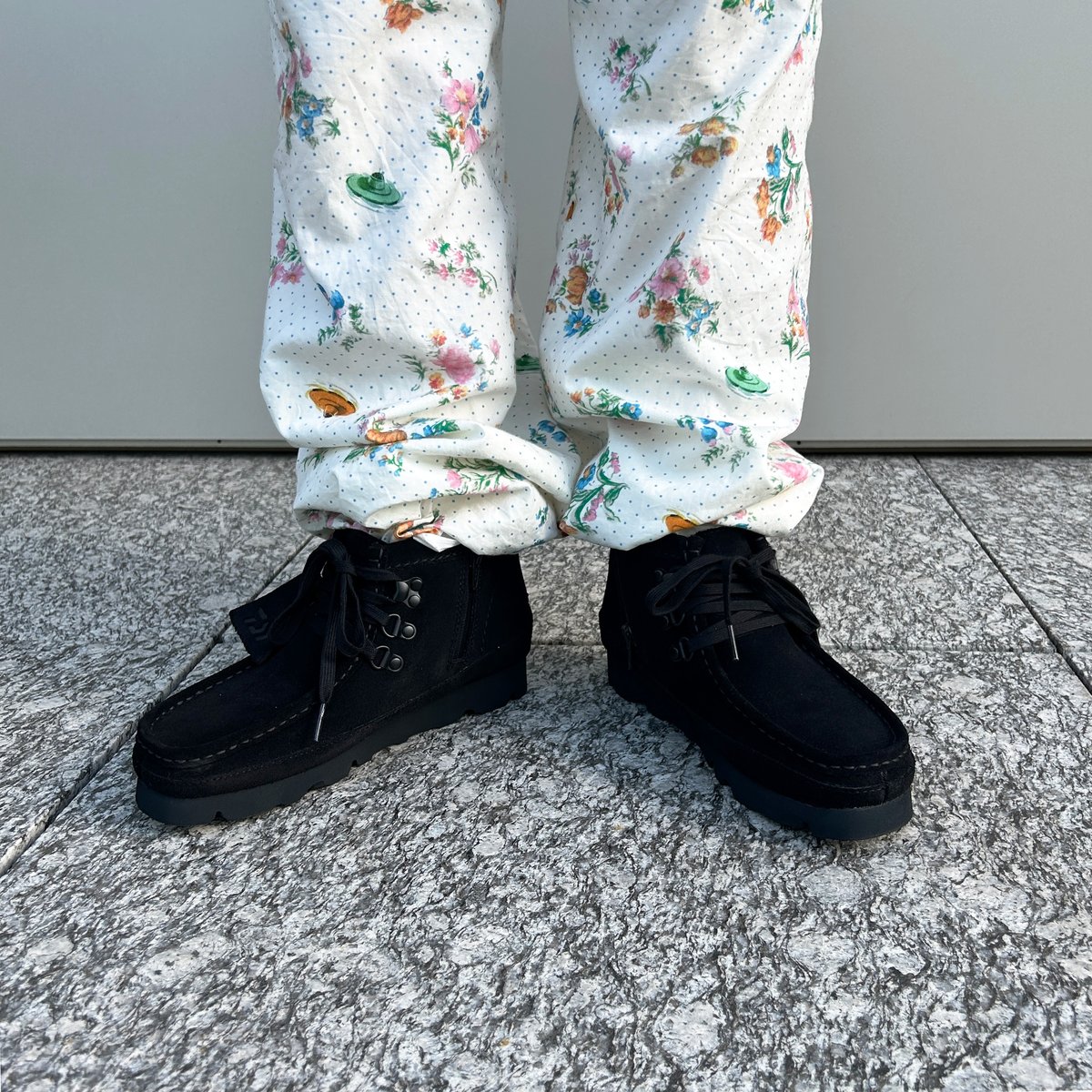 ダイワ ピア39×クラークス オリジナルズ】のワラビーブーツが