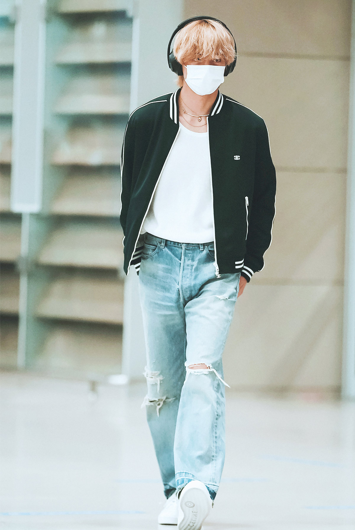 BTS V】と俳優【パク・ボゴム】が待望の来日！ ふたりのセリーヌ