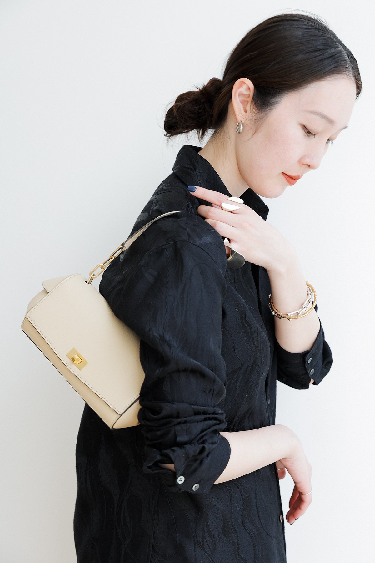 アニヤ・ハインドマーチ】の2024年新作と定番バッグ&小物をモード