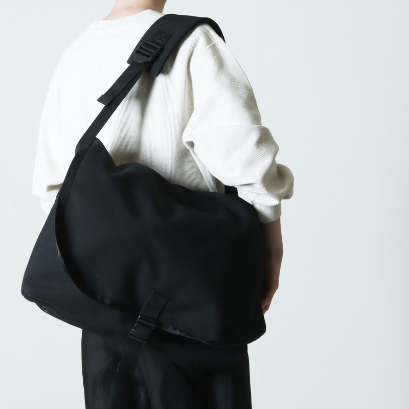 Hender Scheme (エンダースキーマ) messenger bag large