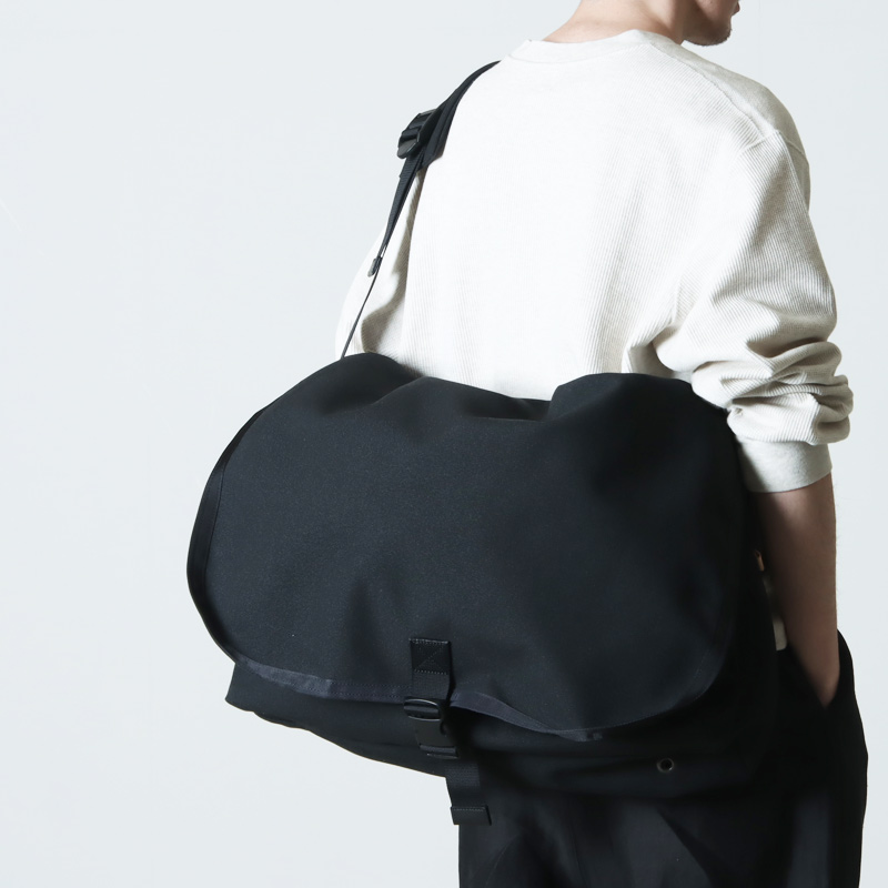 Hender Scheme (エンダースキーマ) messenger bag large