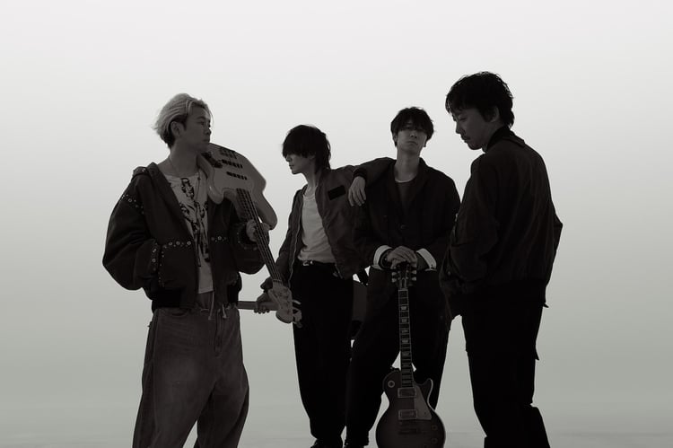 BUMP OF CHICKEN結成30周年記念し歴代アルバムをカセットテープで発売