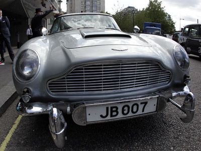 007でジェームズ・ボンドが乗ったアストン・マーチン、3億円超の高額