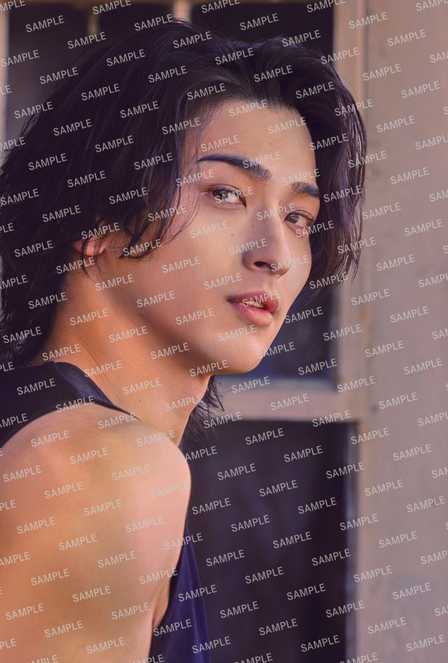 横浜流星2026年カレンダー」解禁カット＆購入特典＜7枚＞：フォト