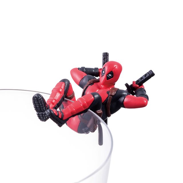 デッドプール、コップのフチでも大暴れ！全5ポーズ大胆披露｜シネマ