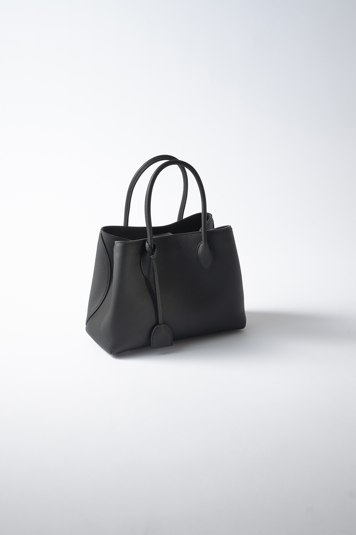 黒バッグ】冬のご褒美買いに！「ボナベンチュラ」の名品トート