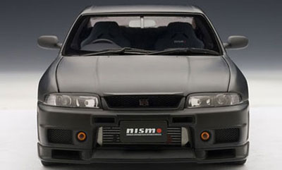 ダイキャスト・モデルカー 1/18 マット・ブラック 日産 スカイライン