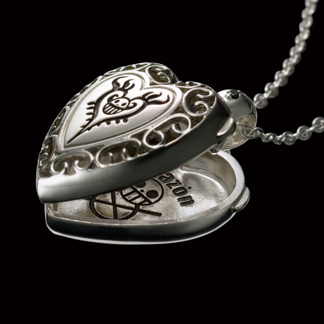 アニメ『ワンピース』ローのタトゥー型ロケットペンダントが登場