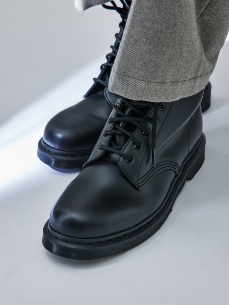 Dr.Martens】8ホール レースアップブーツ / 1460Mono｜OUTLET (MEN'S