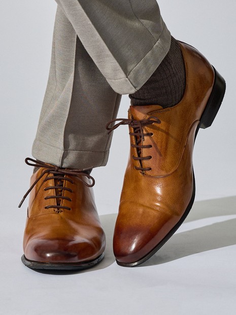 セミスクエアトゥ ホールカットシューズ｜alfredoBANNISTER