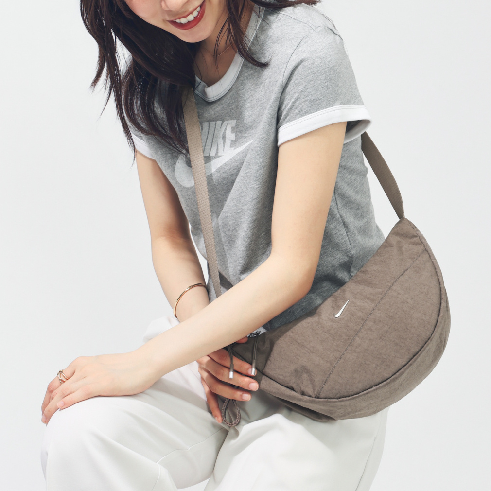 ナイキ オーラ CRESCENT クロスボディ HQ4370 214 ショルダーバッグ