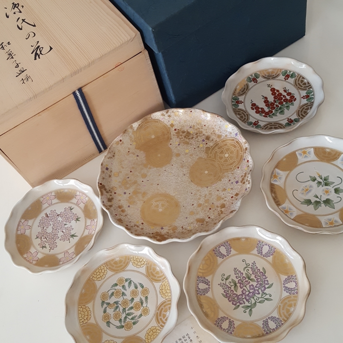 新品】△井泉窯 小川忠計作 【源氏の花】和菓子皿揃共箱 栞付 煌びやか