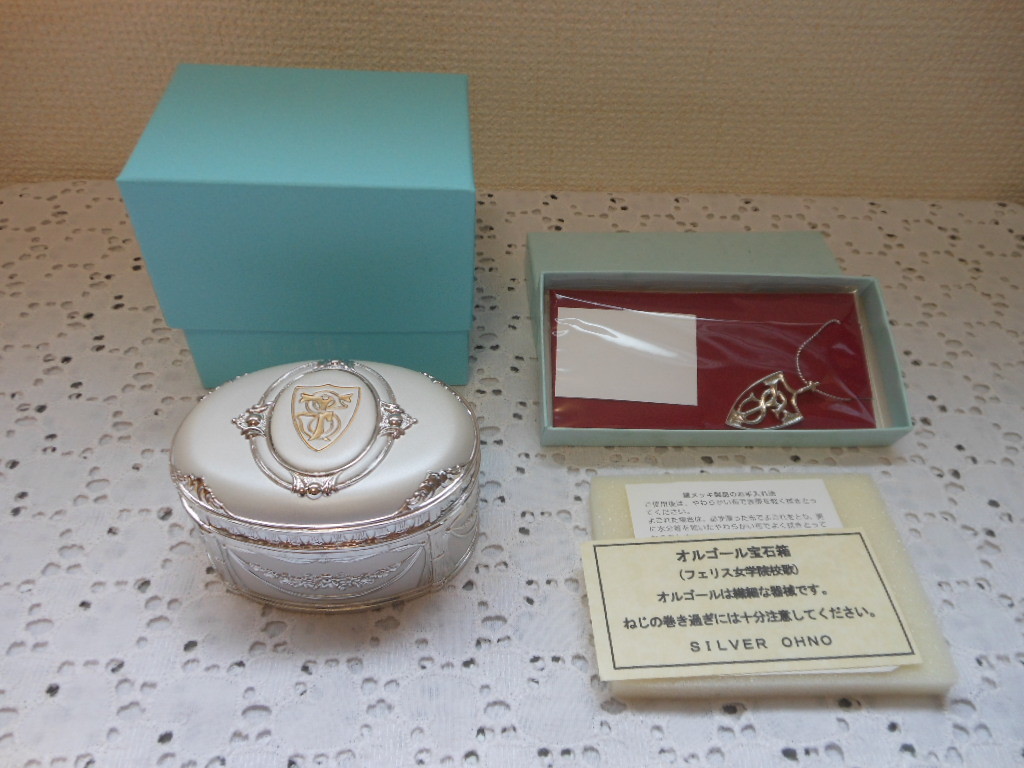 フェリス女学院大学卒業記念品 シルバーオオノ スワロフスキー