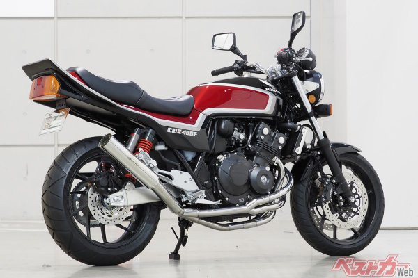30万円であのCBX400Fに大変身!? 現行バイクを伝説の名車に仕立てる