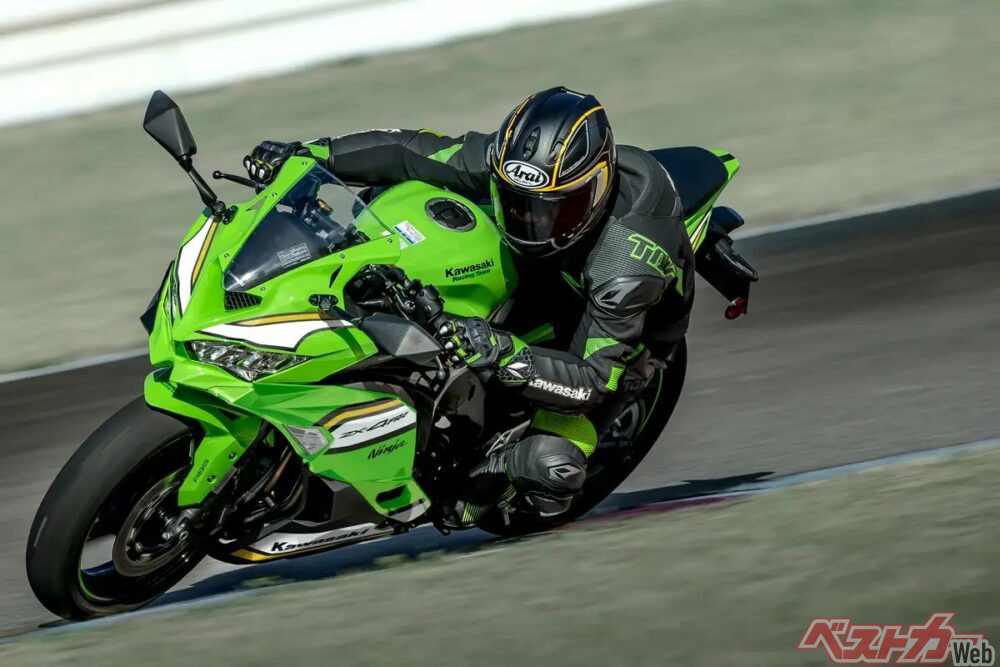 新車】ニンジャ「ZX-4RR」2025年モデルは10Rお揃いのWSBKカラー！SEは