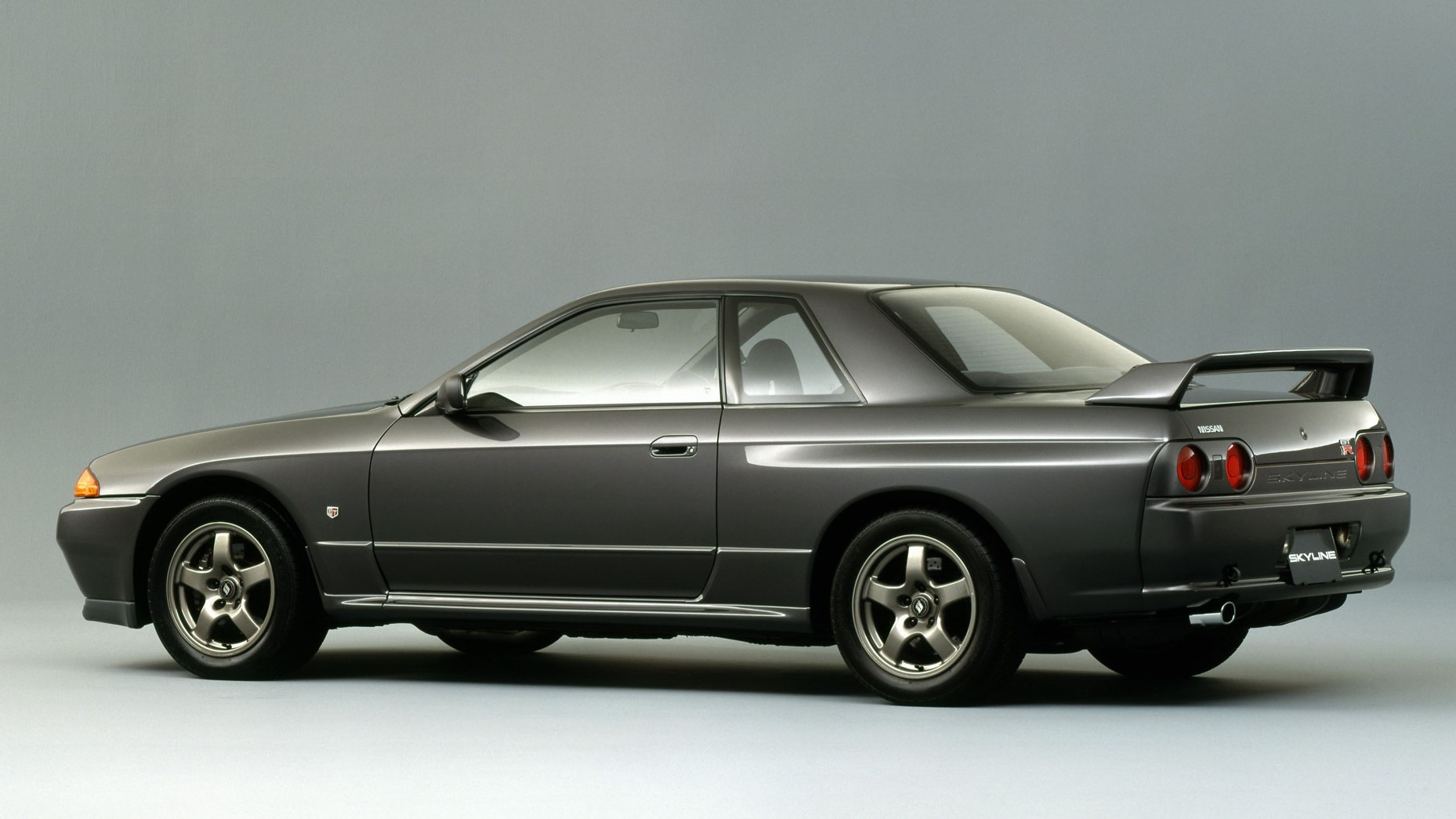 頭文字D』を彩った伝説の名車列伝02 日産 R32型 スカイラインGT-R編