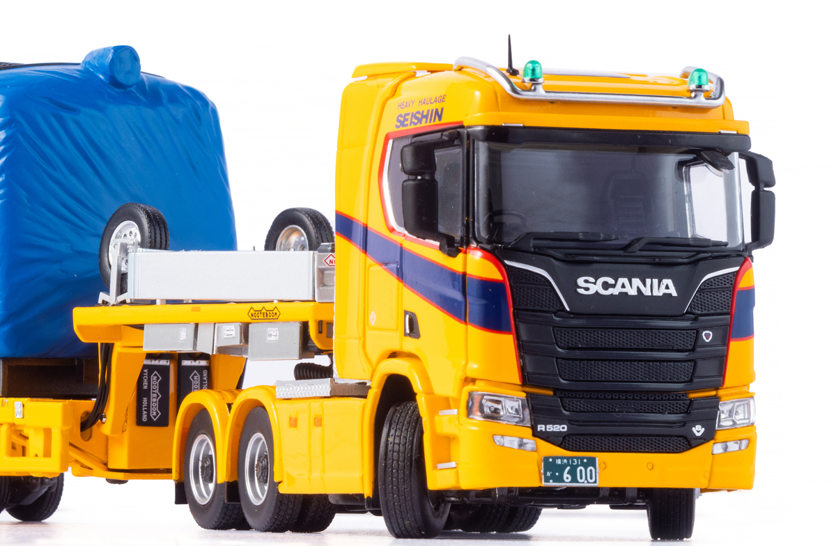 重量物を運ぶスカニアR650＋ノーテブーム6軸のミニチュアモデルに