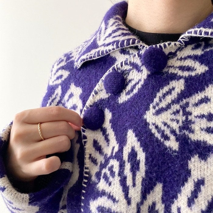 羽織るだけでコーデが決まる！ZARAの「新作カーディガン」レトロっぽい