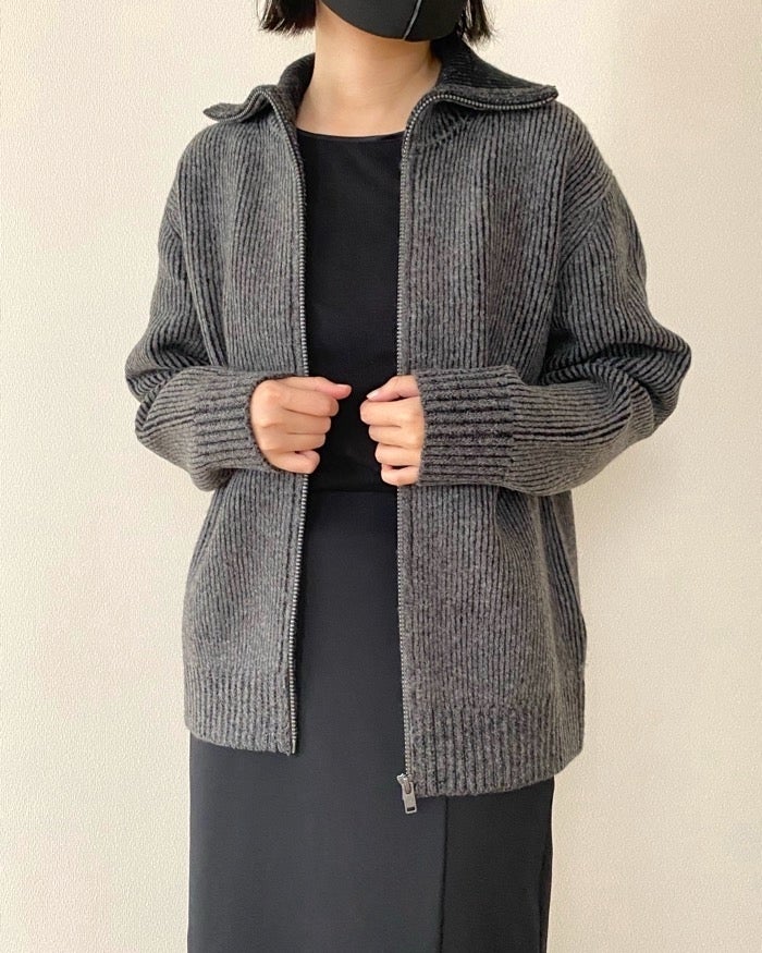 ユニクロの「ふんわりニット」が最高に良すぎた…！ゆるっと着られて