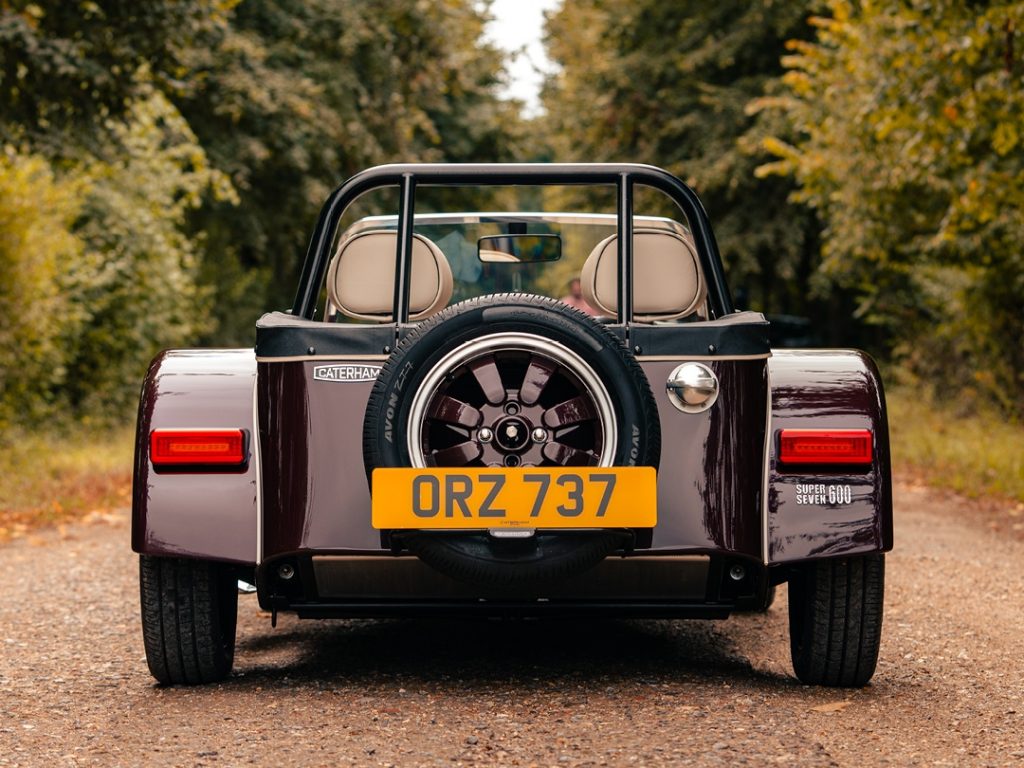 ケータハム「スーパーセブン600/2000」発売 70～80年代の人気車を現代