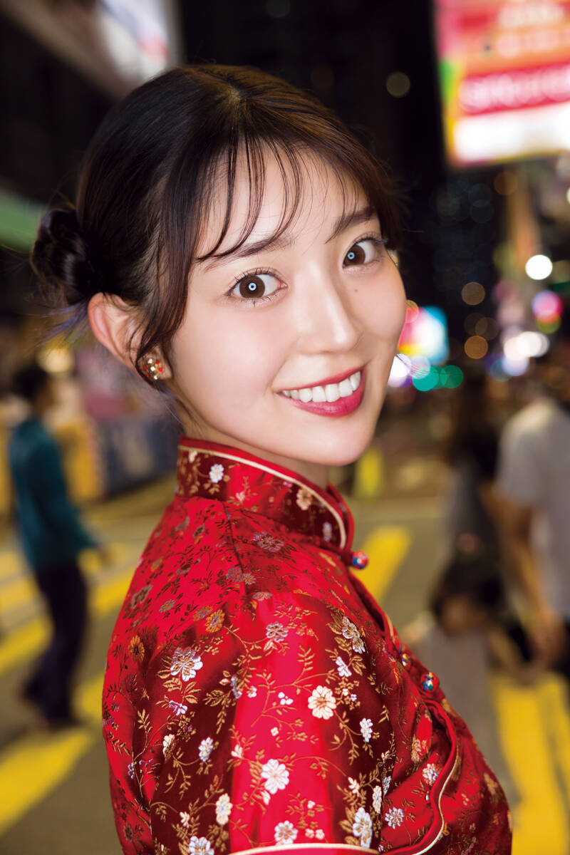 乃木坂46阪口珠美1st写真集『青いバラ』 Takeo Dec.／阪口珠美 | 幻冬舎