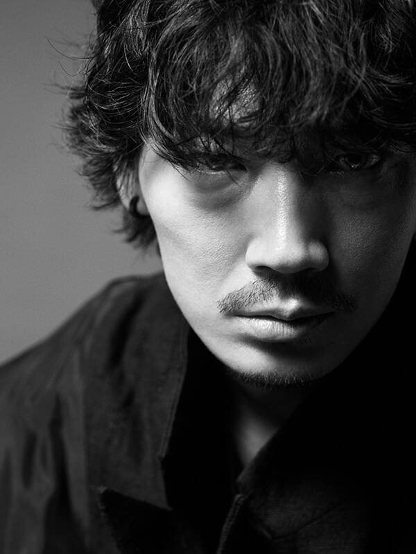 綾野剛の肖像作品集『Portrait』完全受注生産で予約開始！｜幻冬舎
