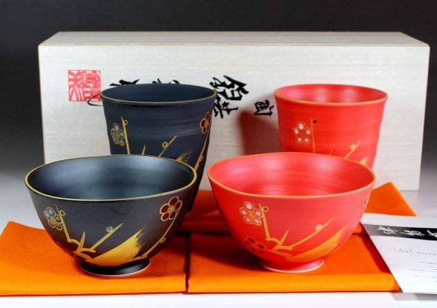 有田焼 陶芸家 藤井錦彩作 窯変金彩梅絵 飯碗・湯呑みセット 文字入れ