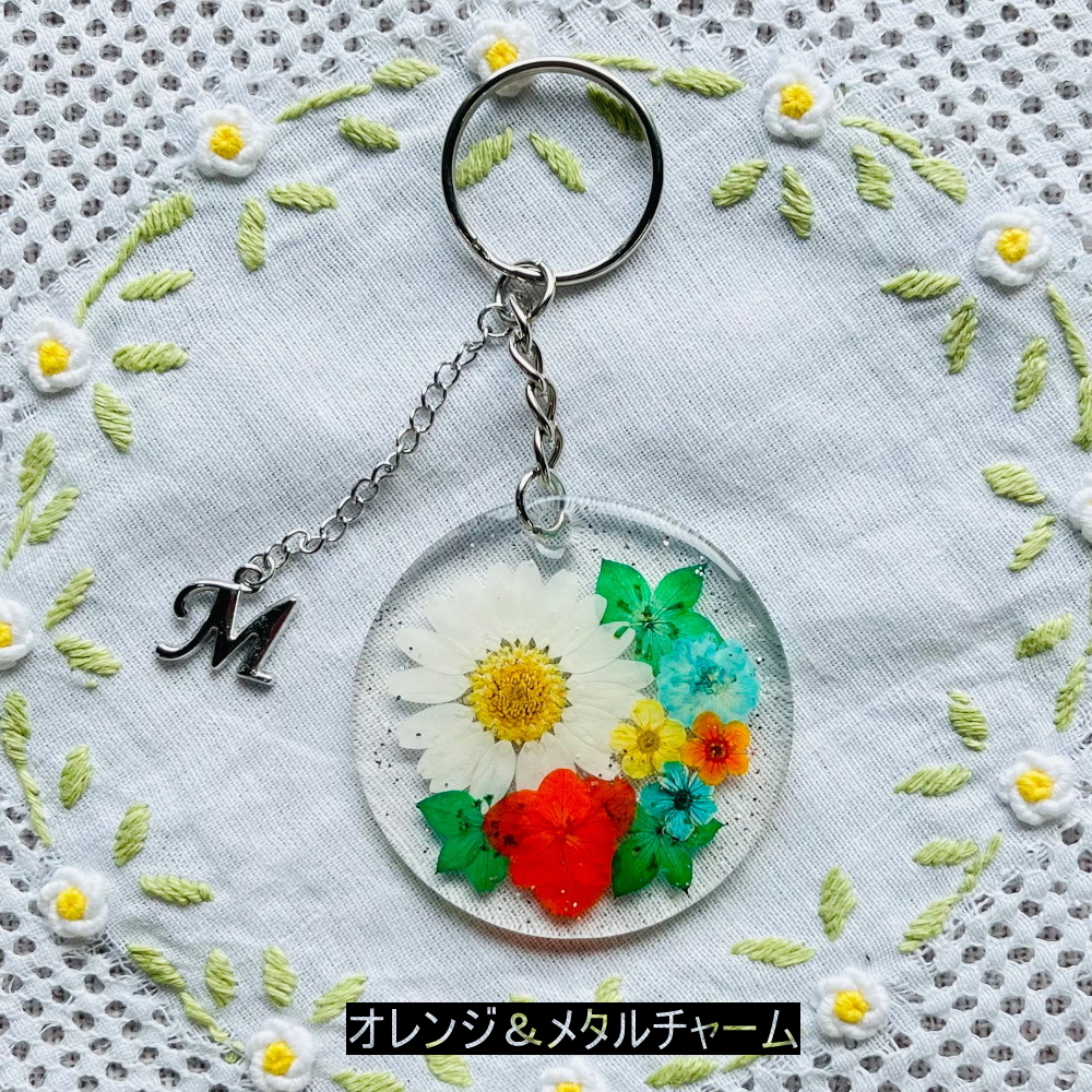 メタルイニシャルチャーム付き【フラワーアクリルキーホルダー