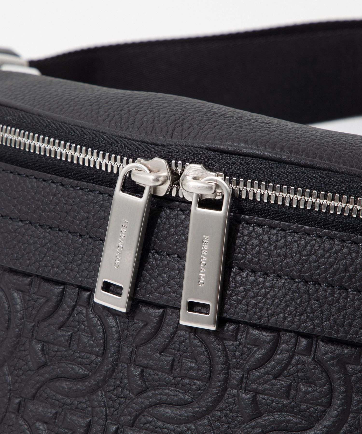 サルヴァトーレ フェラガモ Salvatore Ferragamo ボディバッグ 241489