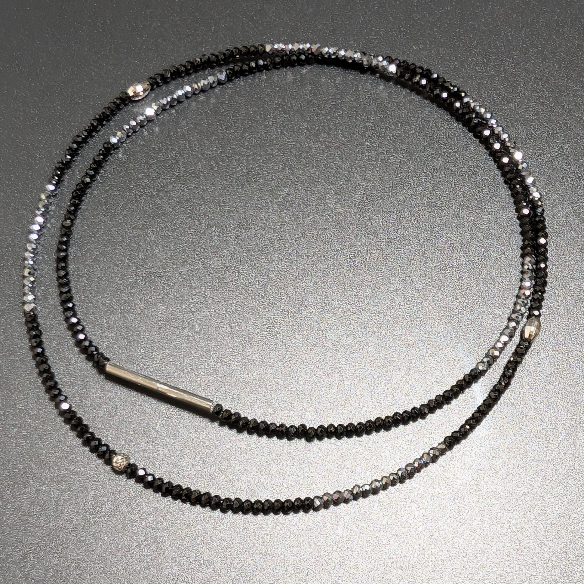 K18WG ホワイトゴールド（マルチ＆ナツメカット） ブラックスピネル