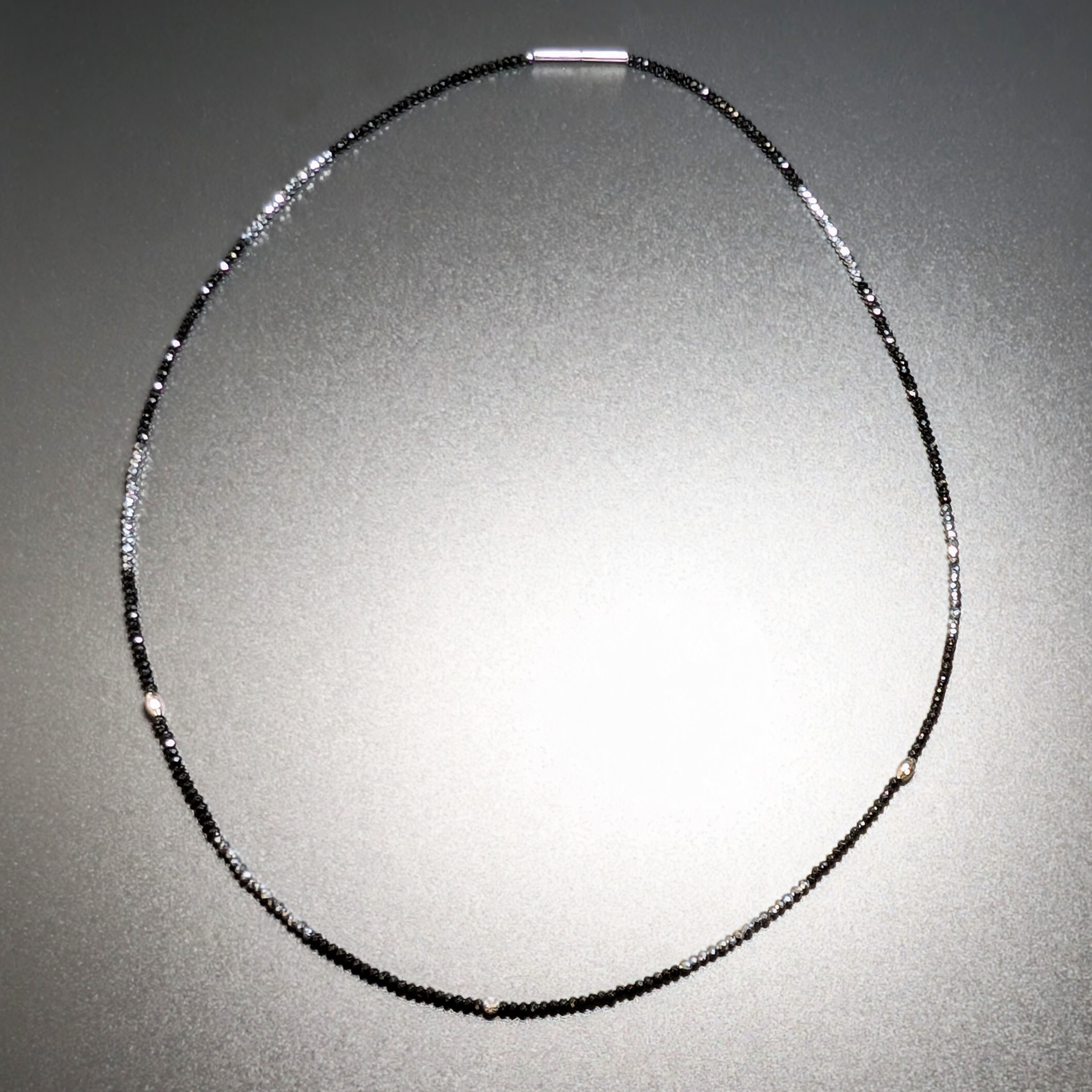 K18WG ホワイトゴールド（マルチ＆ナツメカット） ブラックスピネル